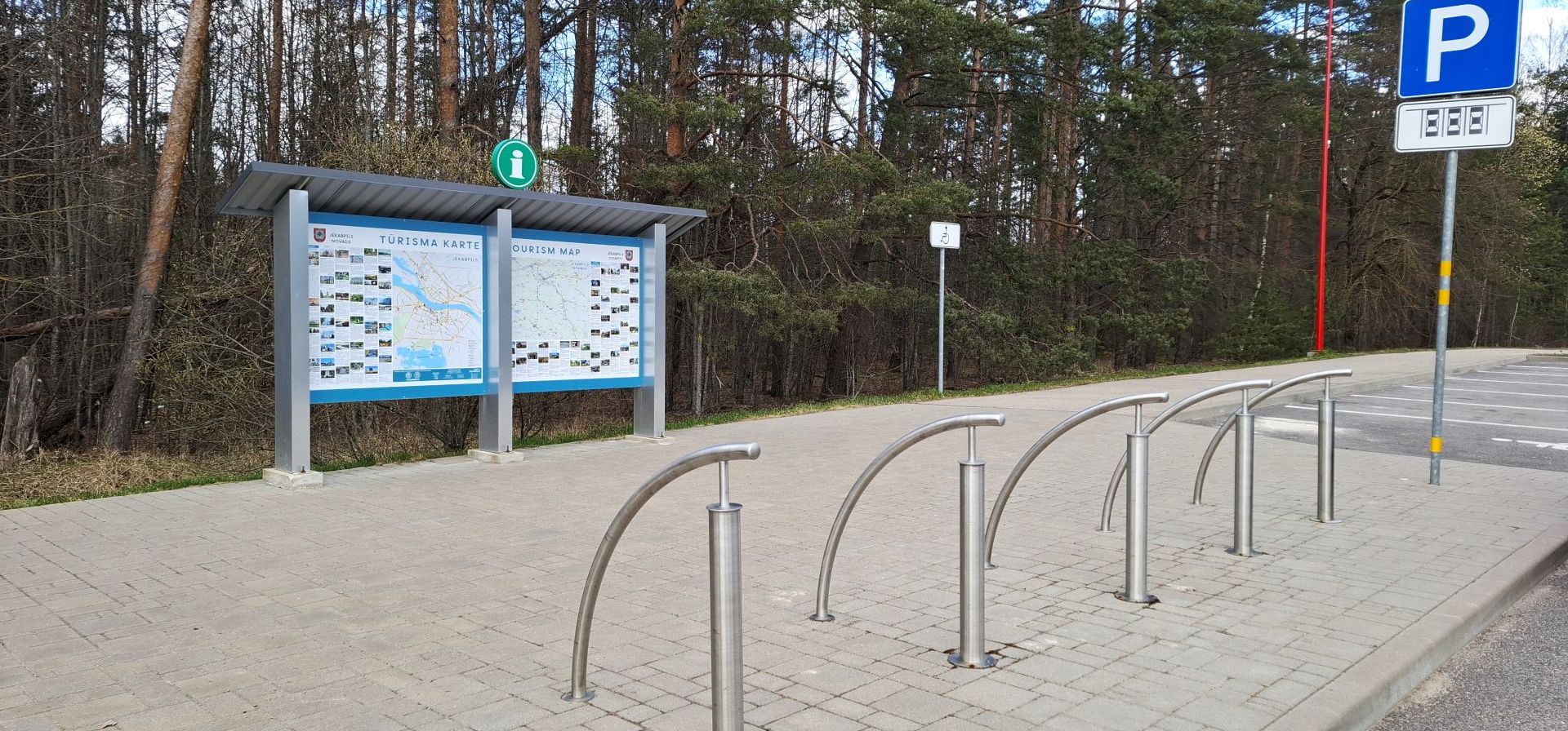 Jēkabpilī atjaunoti divi informatīvie stendi