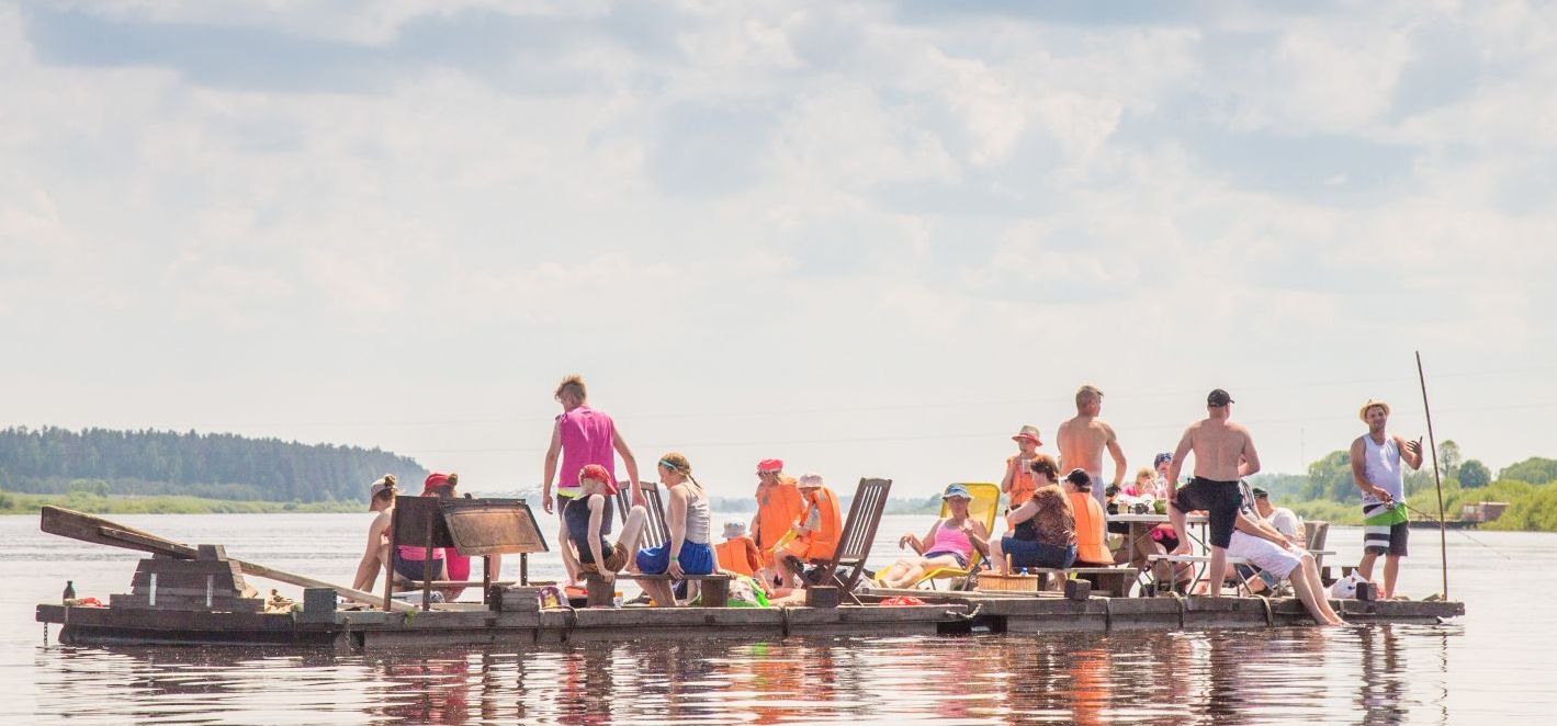 Dodies plosta braucienā pa Daugavu
