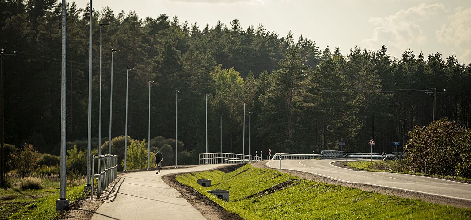 Jēkabpils novadā atklāts jauns veloceliņš un atjaunotais tilts pār Pelītes upi