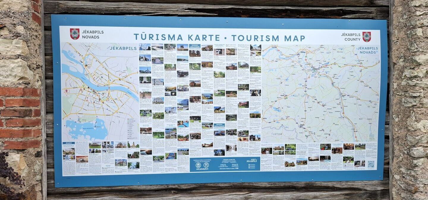 Daugavas krastā atjaunoti informatīvie stendi