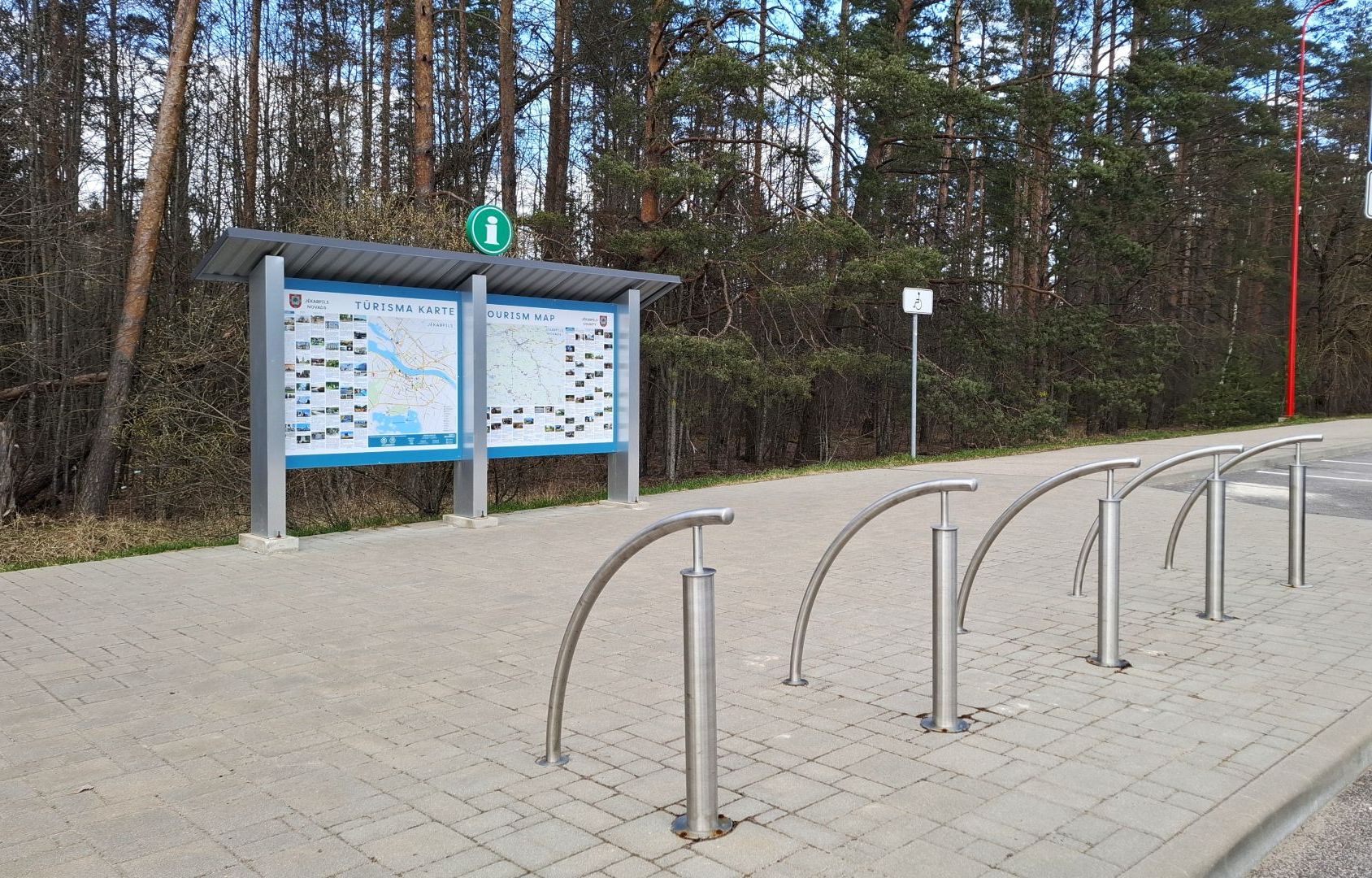 Jēkabpilī atjaunoti divi informatīvie stendi