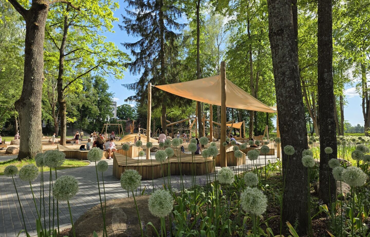 Atvērts atjaunotais Krustpils parks
